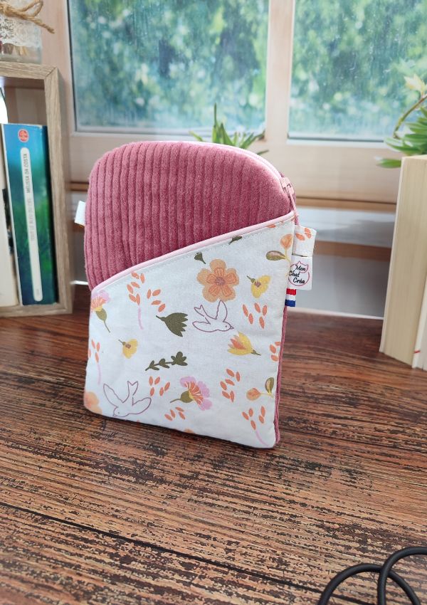 L’accessoire de lecture idéal pour emporter et protéger partout votre liseuse.