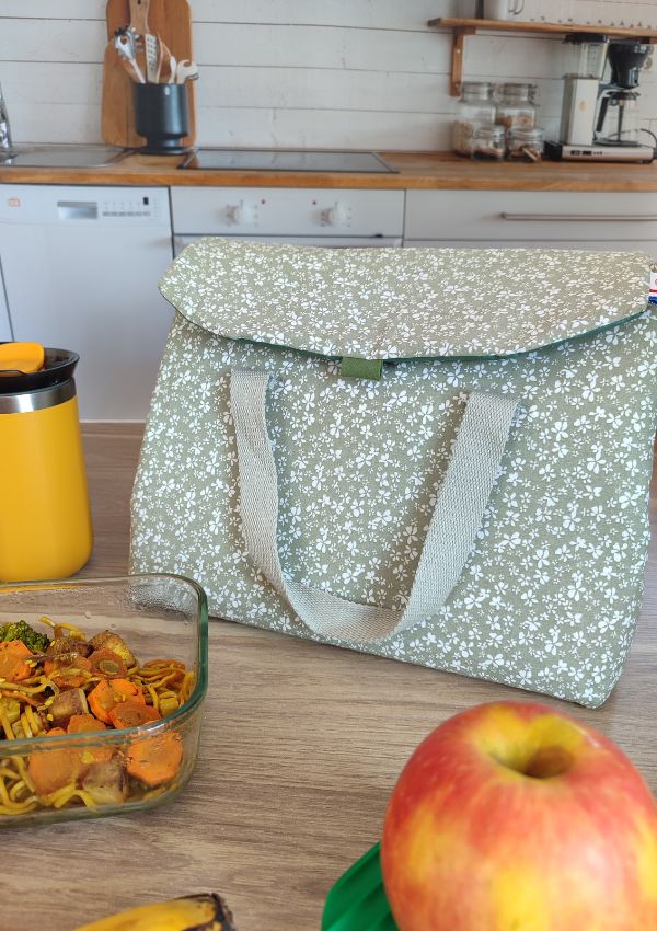 Le sac lunch isotherme est l'accessoire idéal pour transporter votre déjeuner au travail, en pique-nique...