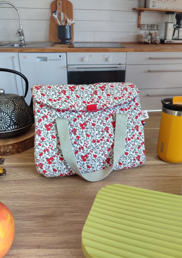 Le sac lunch isotherme est l'accessoire idéal pour transporter votre déjeuner au travail, en pique-nique...