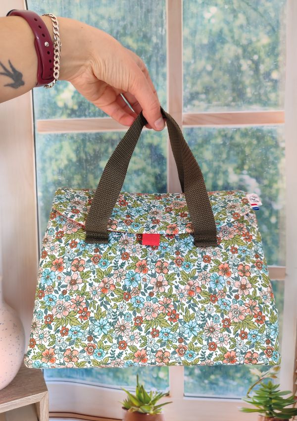 Le sac lunch isotherme est l'accessoire idéal pour transporter votre déjeuner au travail, en pique-nique...