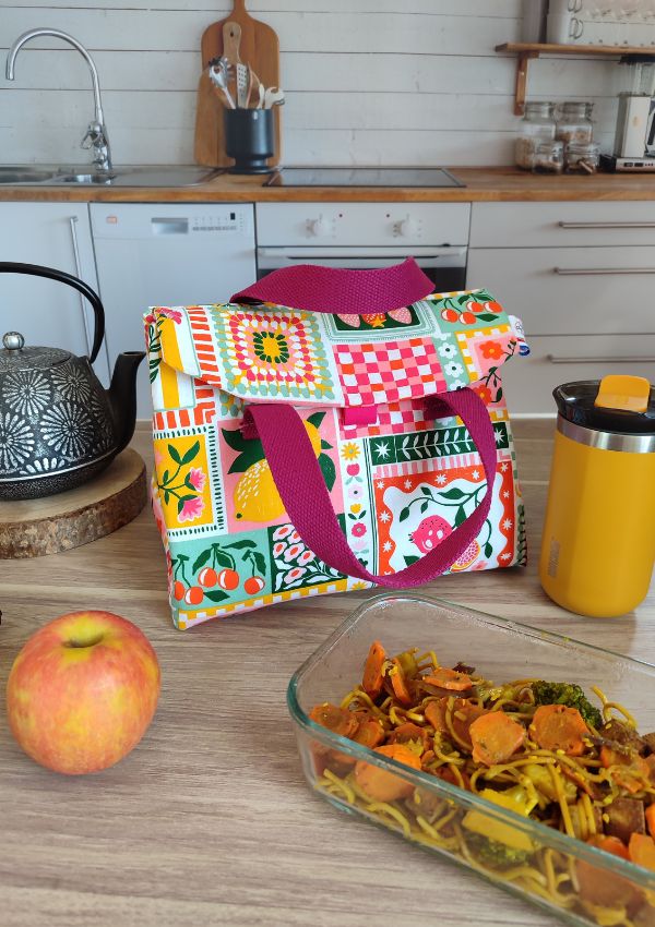 Le sac lunch isotherme est l'accessoire idéal pour transporter votre déjeuner au travail, en pique-nique...