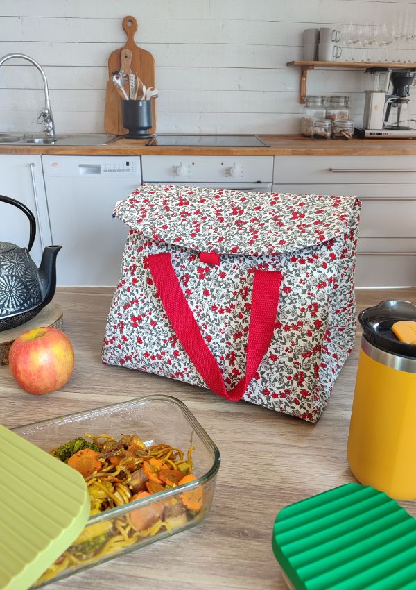 Le sac lunch isotherme est l'accessoire idéal pour transporter votre déjeuner au travail, en pique-nique...