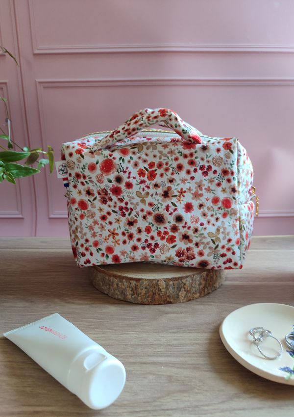 Si vous êtes à la recherche d’une trousse de toilette qui allie praticité, durabilité et esthétisme, la trousse 