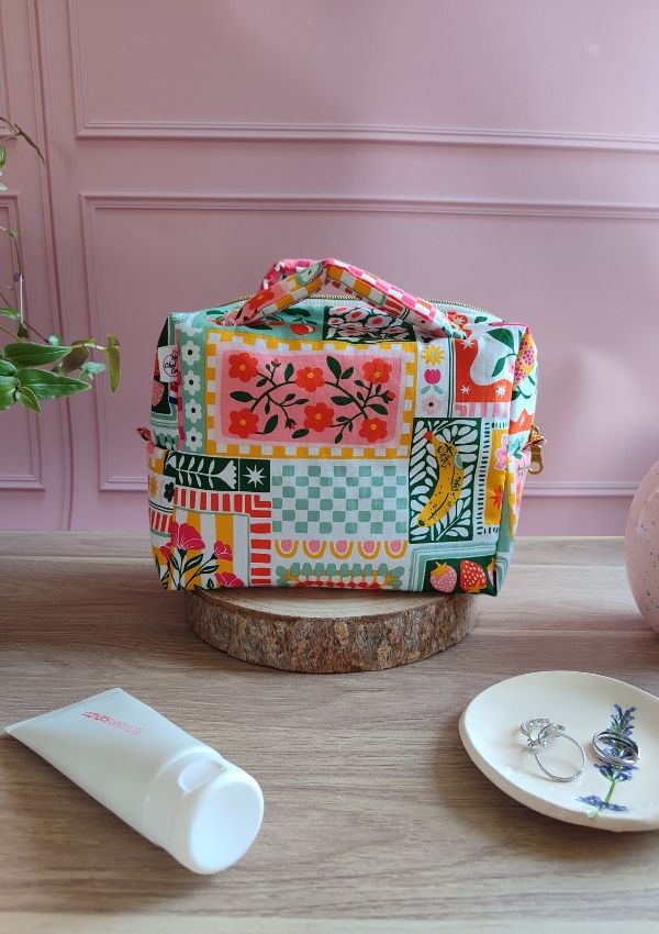 Si vous êtes à la recherche d’une trousse de toilette qui allie praticité, durabilité et esthétisme, la trousse 